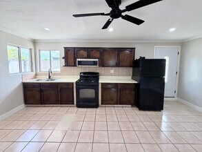 Building Photo - 2324 W Maricopa St