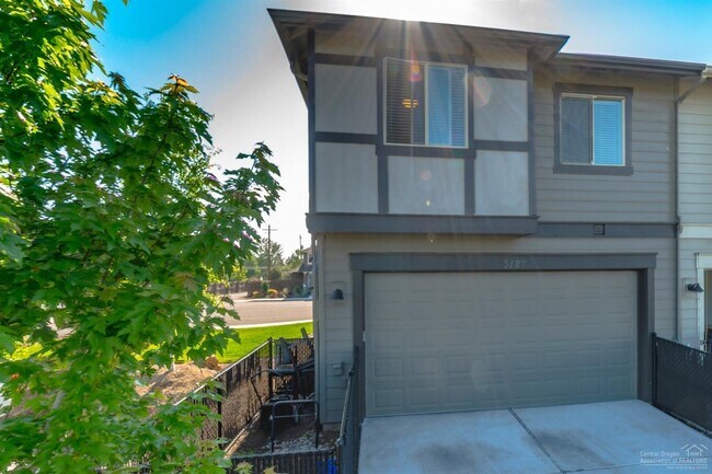 Foto del edificio - 3127 SW 28th St