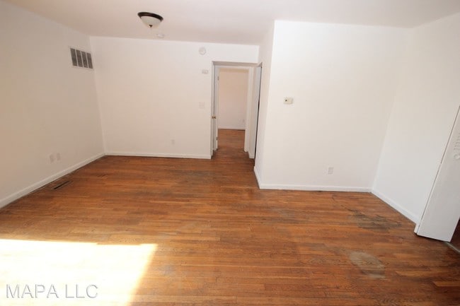 Building Photo - 118 S Parke St
