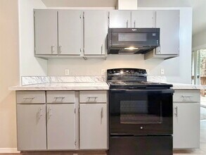 Building Photo - 10020 SW 125th Ave
