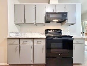 Building Photo - 10020 SW 125th Ave