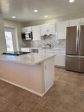 Building Photo - 321 E Malibu Dr