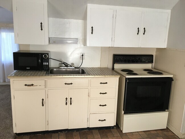 Foto del edificio - 5055 Golden Rd