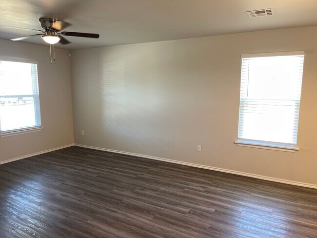 Building Photo - NEW SENIOR COMMUNITY! 55 & UP! 2 bed 2 ful...