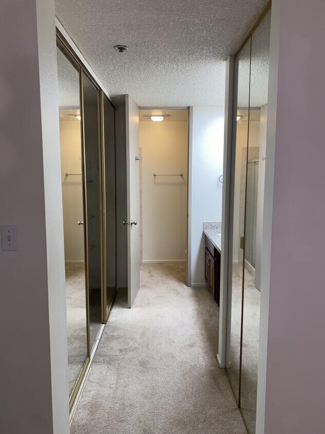 Foto principal - 8239 Shelter Creek Ln