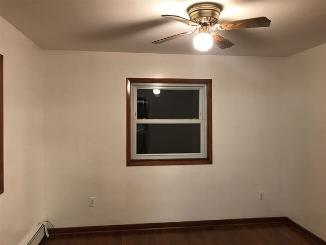 Foto del edificio - 184 Central Ln