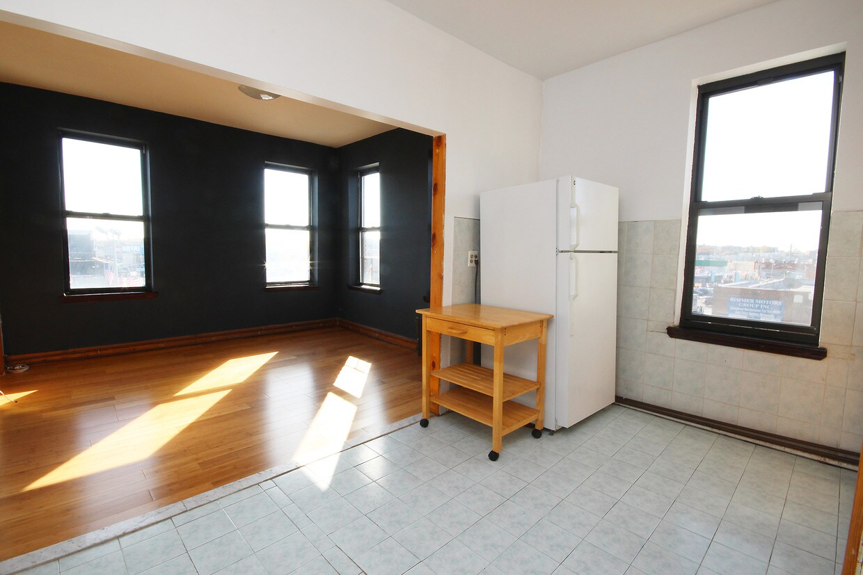Primary Photo - 42-27 35th Ave