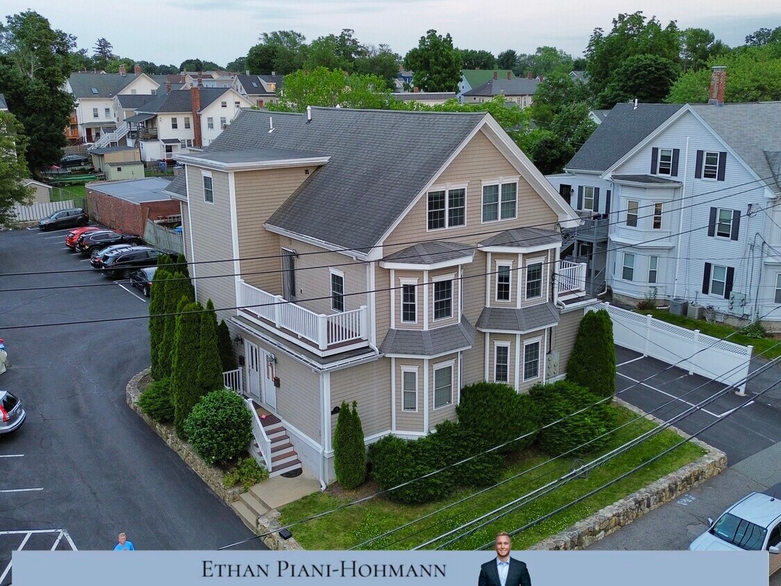 Foto principal - 146 Adams St
