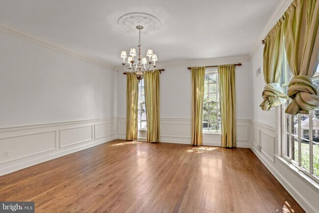 Foto del edificio - 4925 Weaver Terrace NW