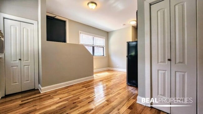 Building Photo - 0 bedroom in CHICAGO IL 60657