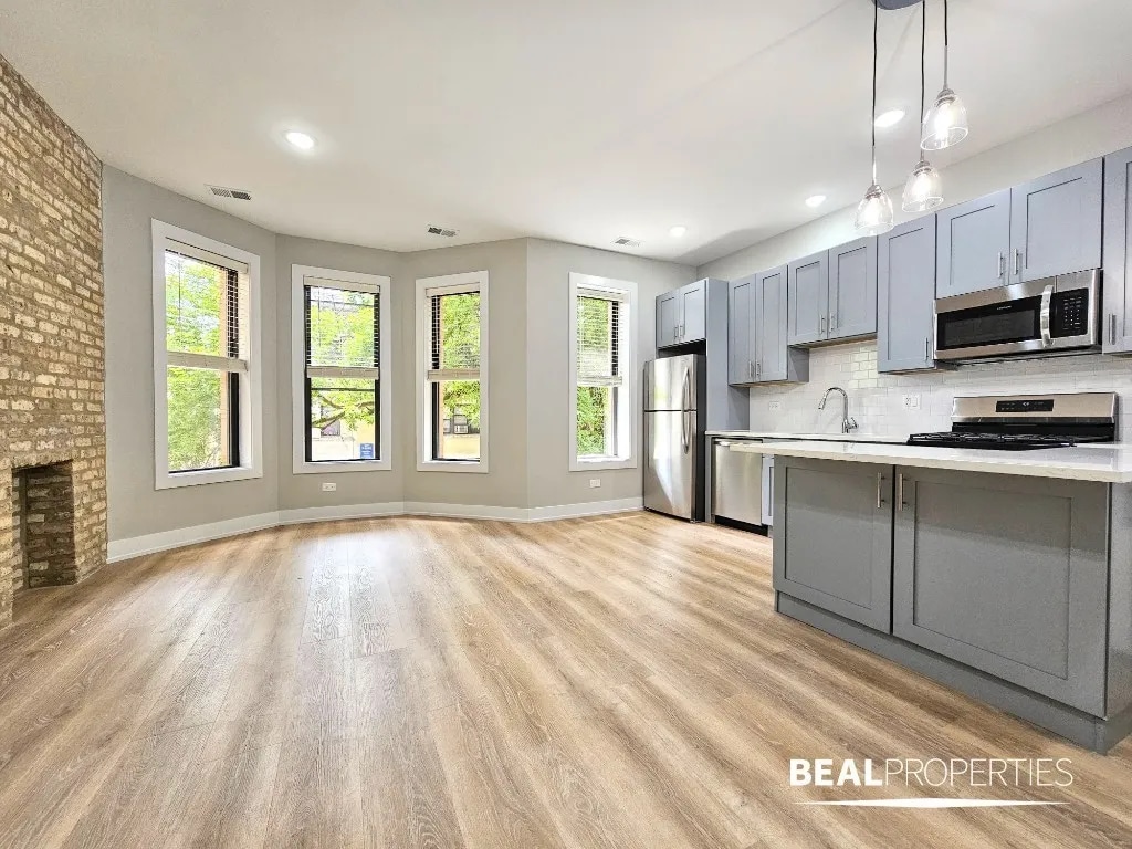 Building Photo - 441 W Belden Ave