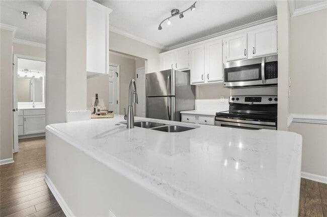 Foto del edificio - 300 Johnson Ferry Rd