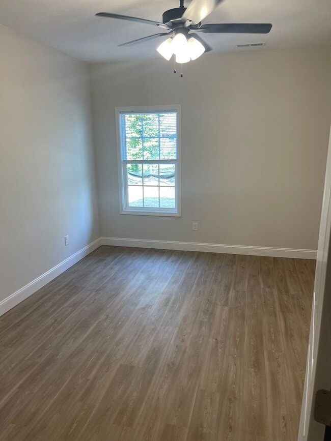 Foto del edificio - 155 Megan Ct