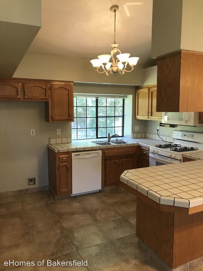 Building Photo - 3 br, 2 bath House - 12916 Birkenfeld Ave