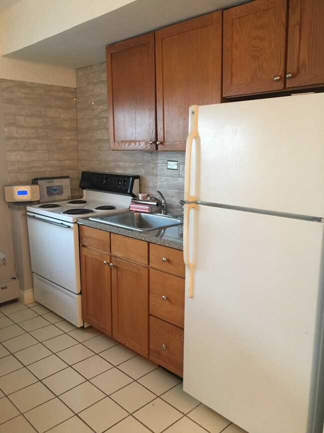Foto del edificio - 4950 N Marine Dr