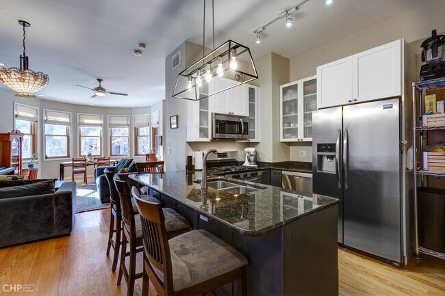 Foto del edificio - 2026 W Pierce Ave