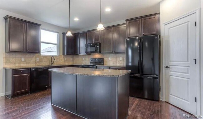 Building Photo - 29845 Macintosh Ln