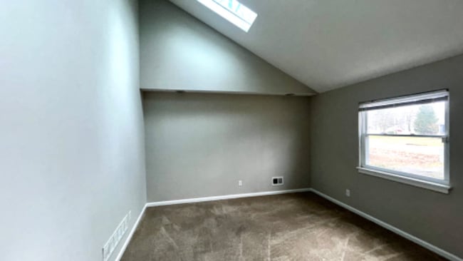 Foto del edificio - 7103 Lydgate Dr