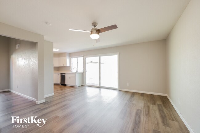 Foto del edificio - 6338 W Purdue Ave