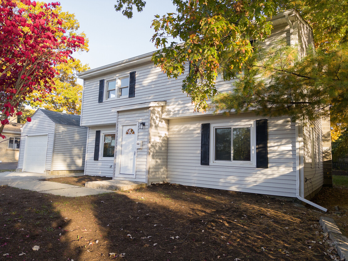 Primary Photo - 217 Lewis Ave