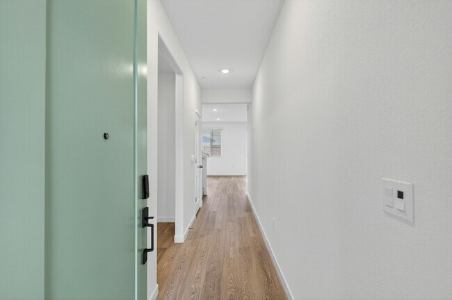 Foto del edificio - 5328 Allentown Wy