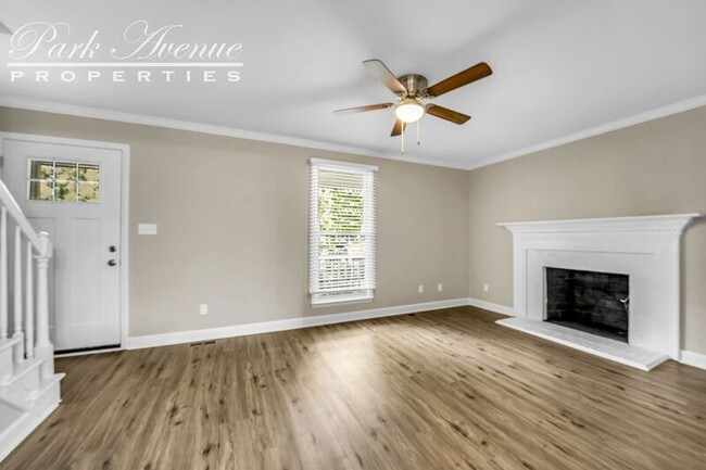Building Photo - 908 Fairlong Rd