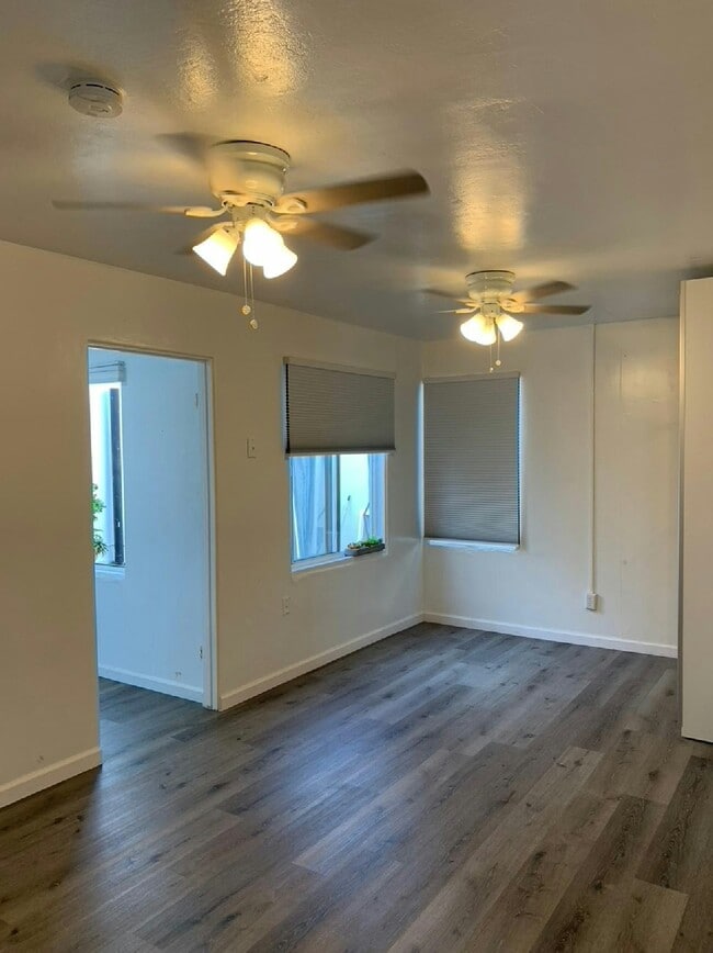 Building Photo - 732 Ventura Pl