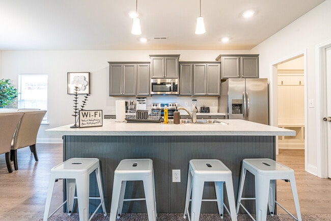 Building Photo - 176 Tybee Dr