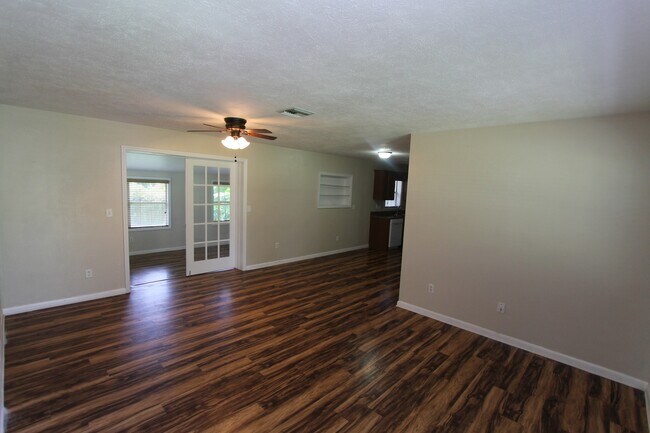 Foto del edificio - Awesome 3 Bedroom, 2 bath home in Deltona