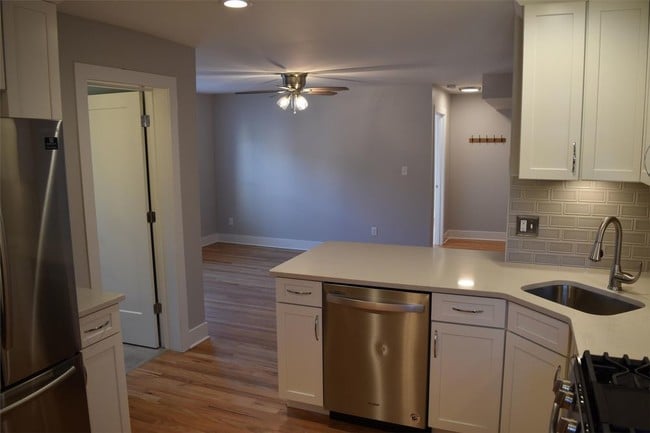 Foto del edificio - 7537 Buckingham Drive - 1E