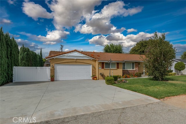 Foto principal - 13131 Yorba St