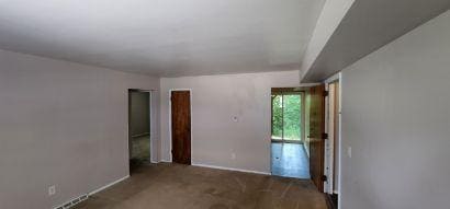 Building Photo - 57 Willow Dr