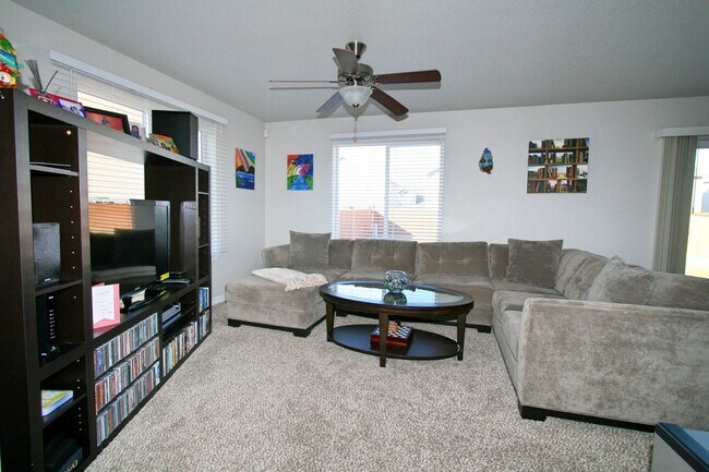 Foto del edificio - Splendid 3 Bedroom In Lorson Ranch!
