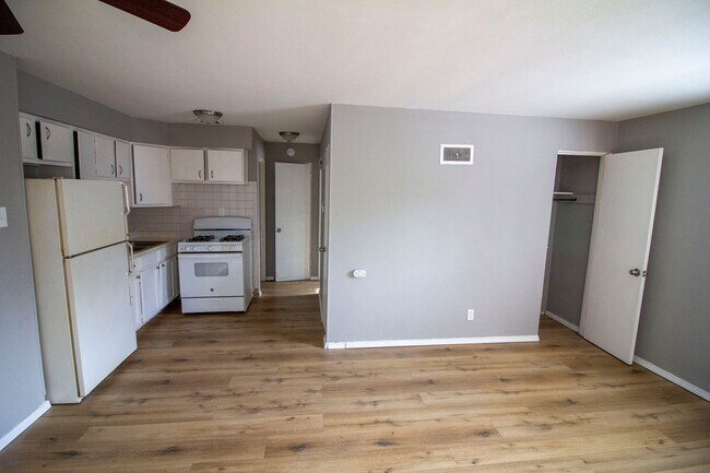 Foto del edificio - 3639 Blaine Ave