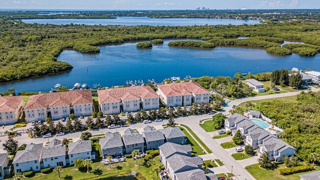 Building Photo - Elegant Venetian Bay Home