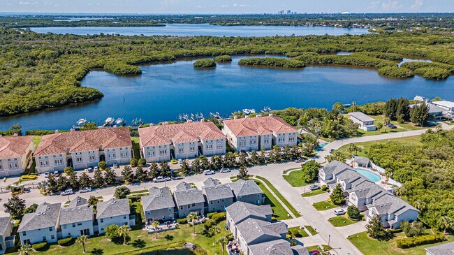 Foto del edificio - Elegant Venetian Bay Home