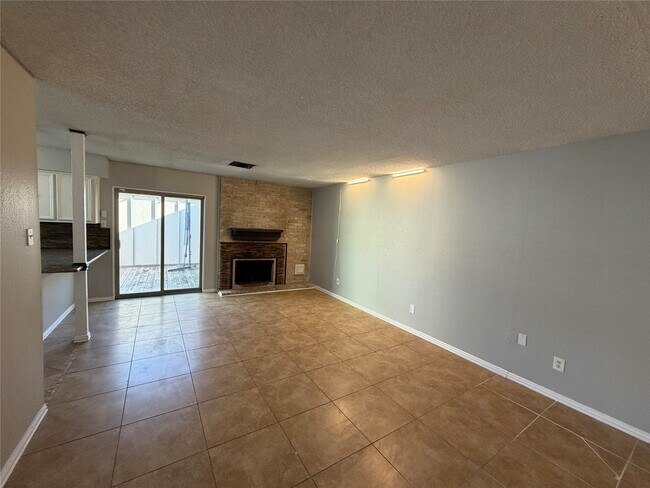 Foto del edificio - 13616 Garden Grove Ct