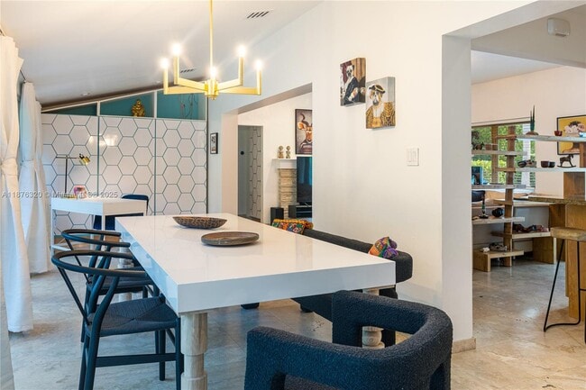 Building Photo - 11403 NE 8th Ave