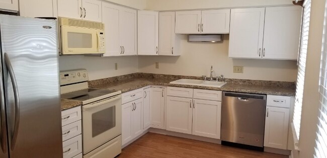 Building Photo - 2005 Heritage Pl