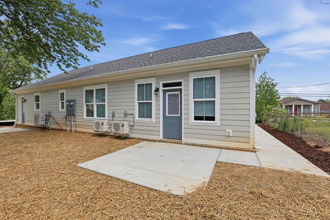 Photo - 705 Woodmore Ln Apartment