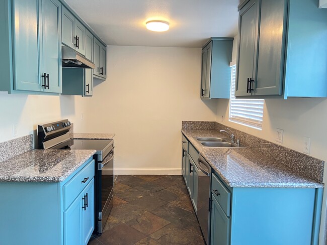 Building Photo - 1107 W Memory Ln