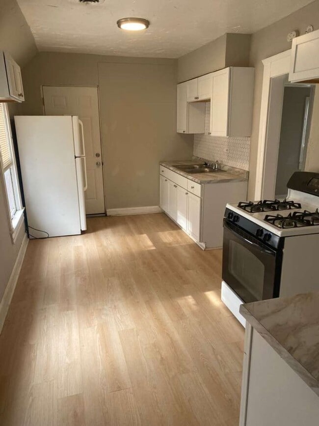 Building Photo - 1974 W 93rd St