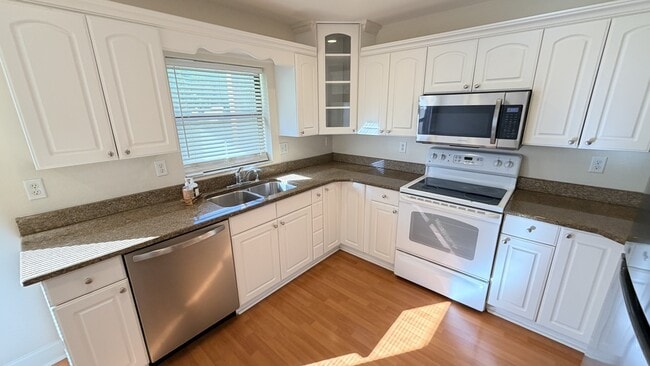 Building Photo - 940 Fenton Ln