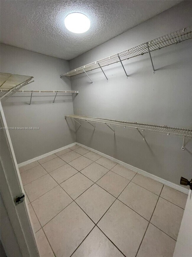 Foto del edificio - 540 S Park Rd