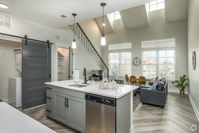 Interior Photo - Discovery Park Place