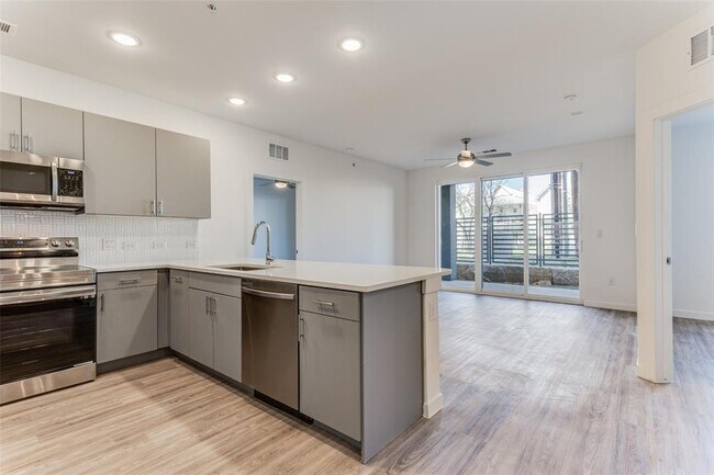 Foto del edificio - 4901 Springdale Rd