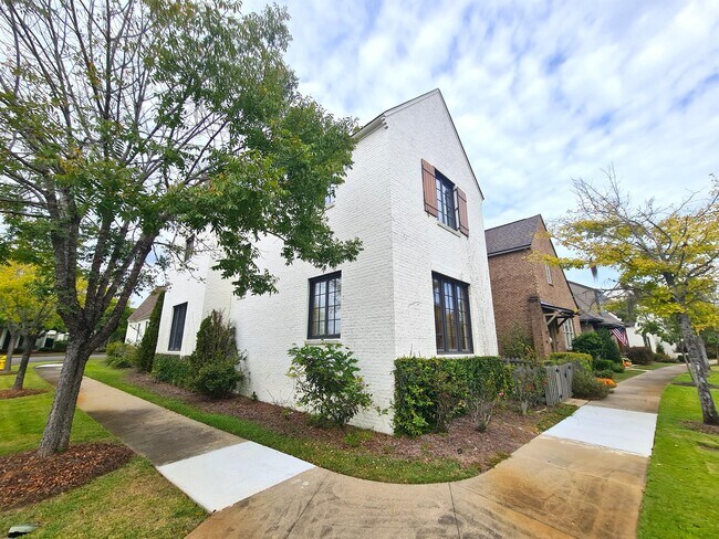 Building Photo - 7915 Tavistock St