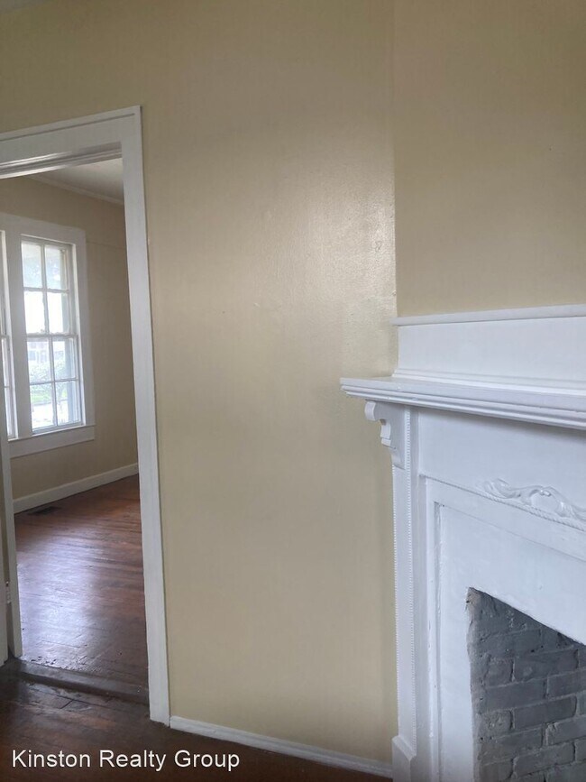 Building Photo - 3 br, 1 bath House - 302 E Lenoir Ave