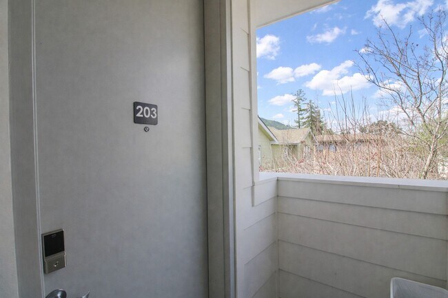 Foto del edificio - Modern 3-Bedroom, 2-Bathroom Apartment on Murray in San Luis Obispo