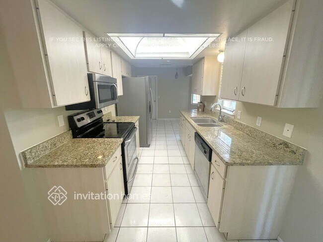 Foto del edificio - 756 Leeward Rd